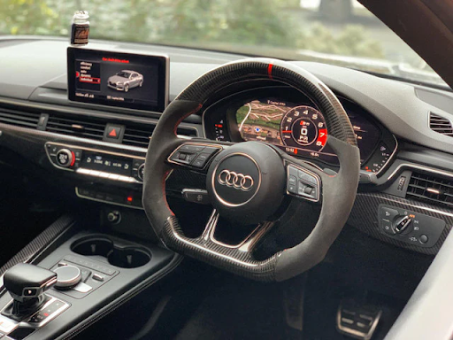 Custom Steering Wheels: Make the Difference & Add Style to Your Drive